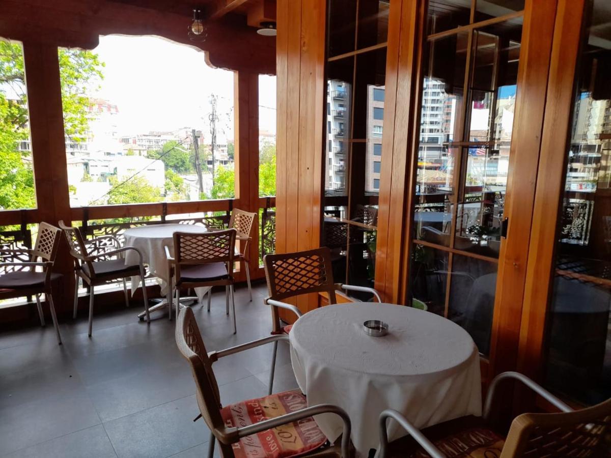 Hotel Happy Gjakova Екстериор снимка