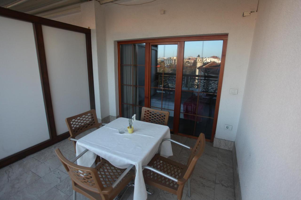 Hotel Happy Gjakova Екстериор снимка