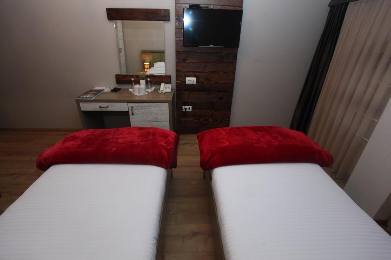 Hotel Happy Gjakova Екстериор снимка