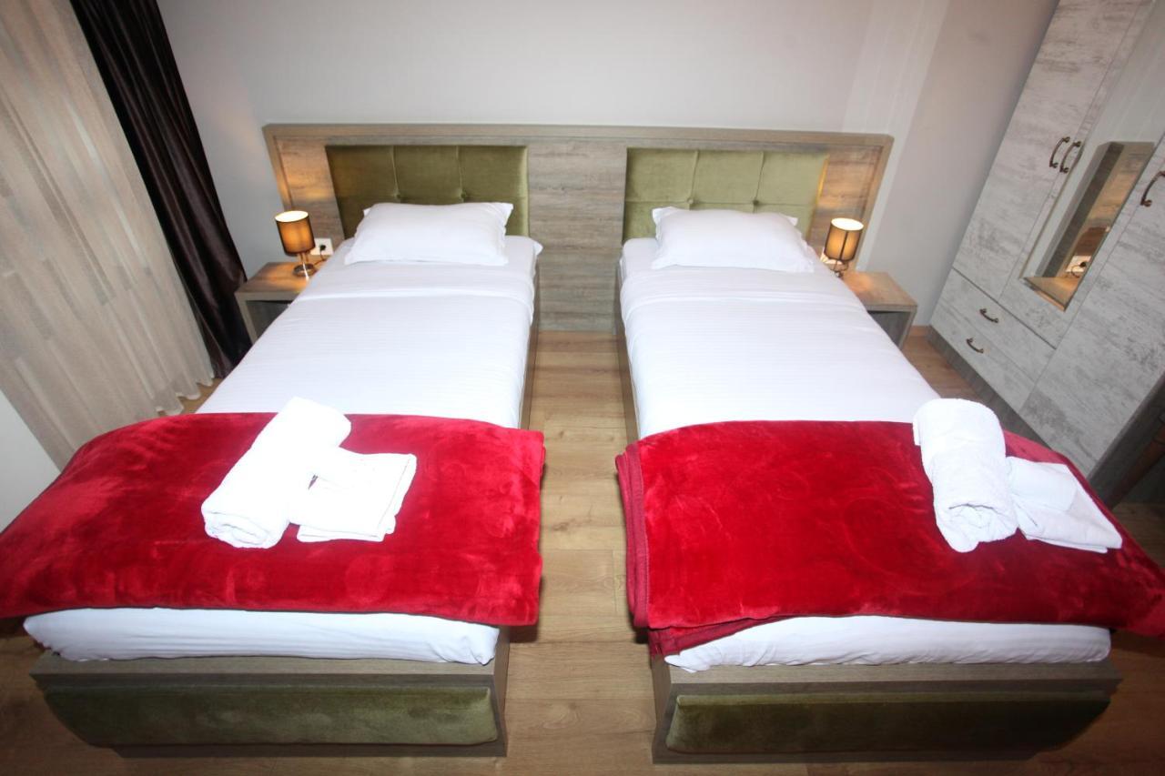 Hotel Happy Gjakova Екстериор снимка