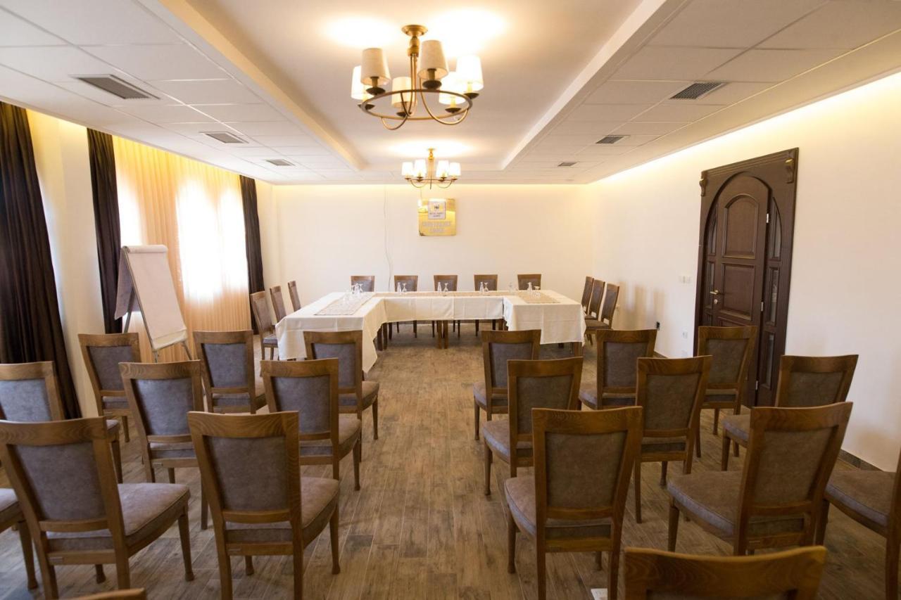 Hotel Happy Gjakova Екстериор снимка