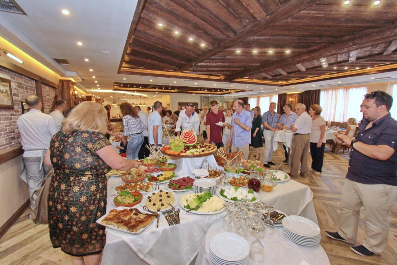 Hotel Happy Gjakova Екстериор снимка